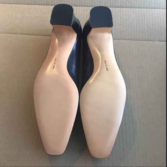 VINTAGE SALVATORE FERRAGAMO  BLACK LEATHER PUMPS - Picture 8 of 8